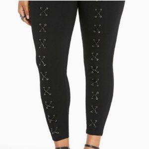 🌵Torrid Size 1 Black Front Lace Up Pant
